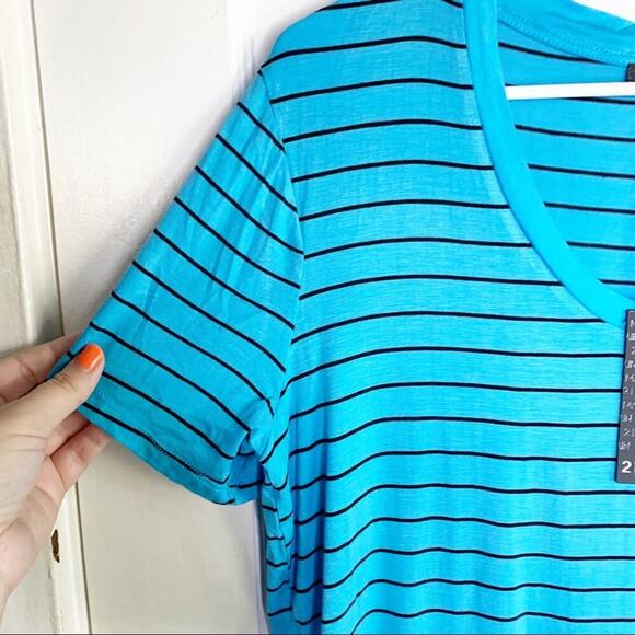 21 MAIN Striped V-Neck Soft Flowy T-Shirt Tee Top Blue Black Size Large L NWT - Picture 5 of 8